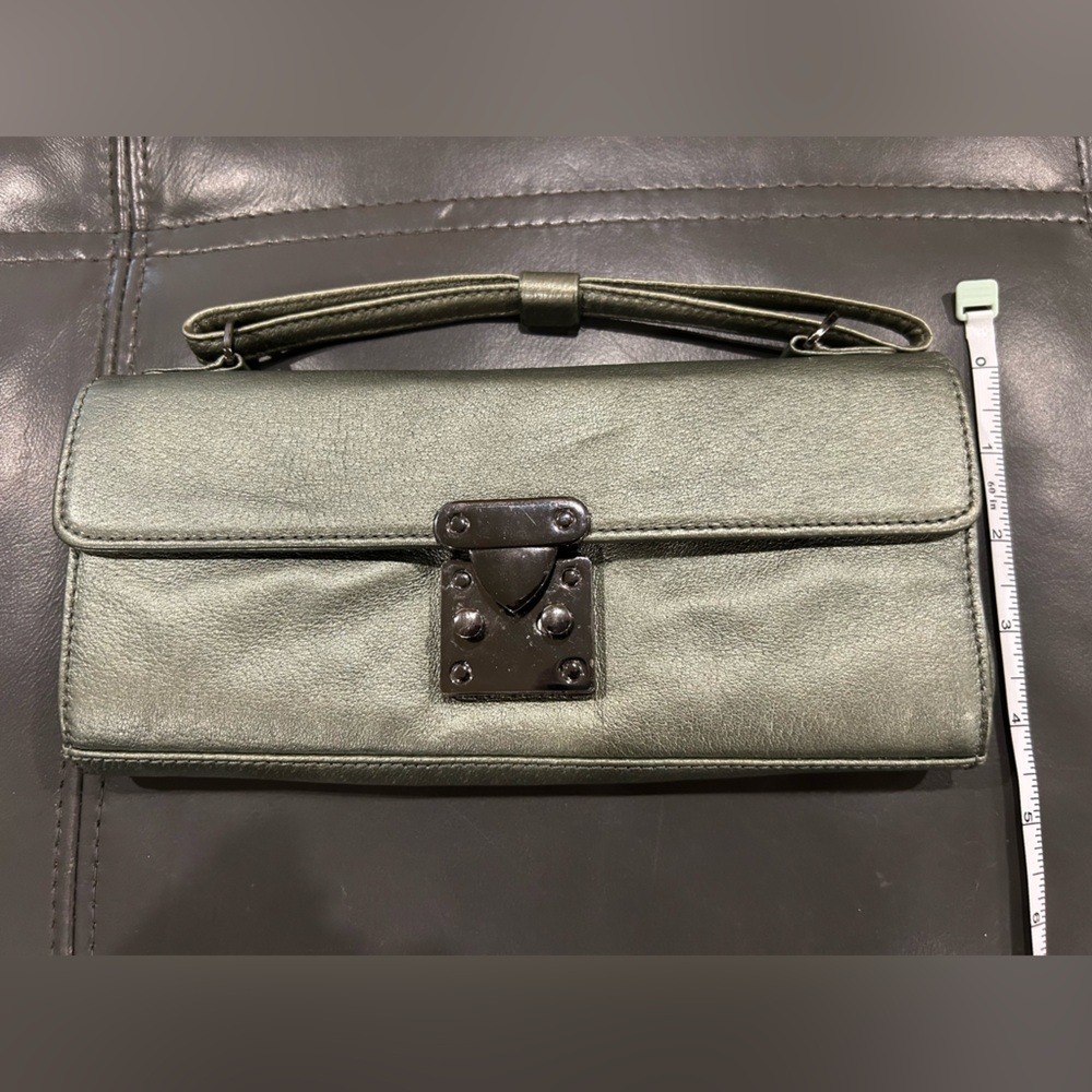 Hype Green Clutch with Sleek Design and Metallic Details